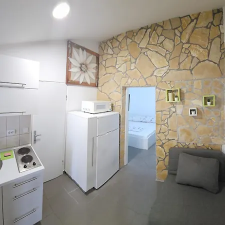 Pavlic Apartment Vir