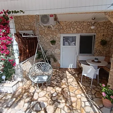 Pavlic Apartment Vir