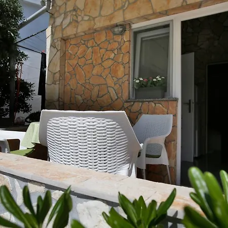 Pavlic Apartment Vir